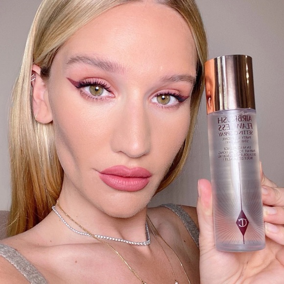 Charlotte Tilbury Mini Setting Spray 15ml - Picture 2 of 2
